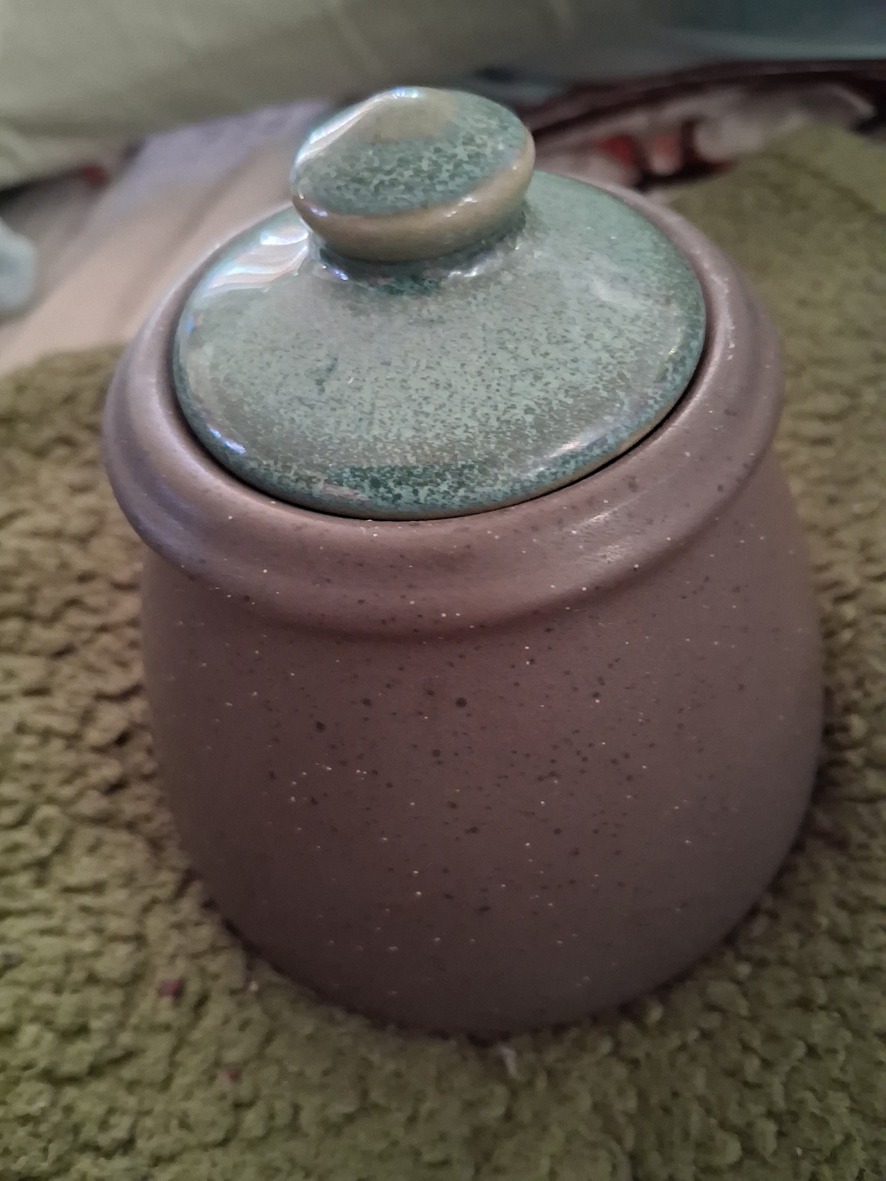 Oneida stoneware sugar bowl And Lid